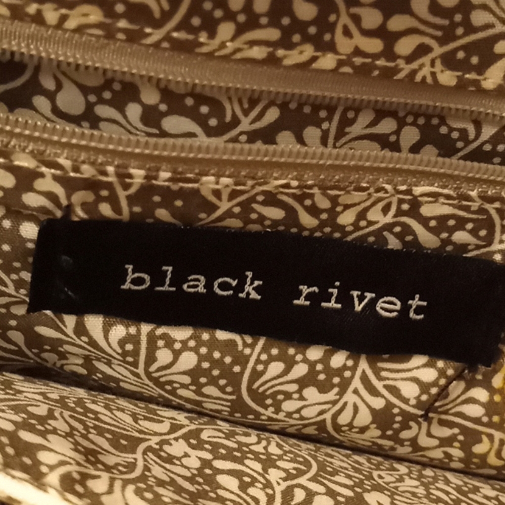 New Black Rivet Purse - Picture 3 of 5